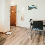 Al 13 - Lakeside Leisure & Business Apartment *