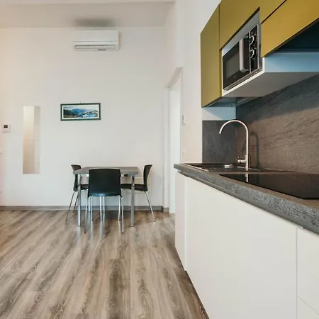 شقة Al 13 - Lakeside Leisure & Business ستريزا