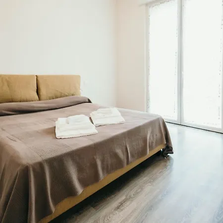 Al 13 - Lakeside Leisure & Business شقة *