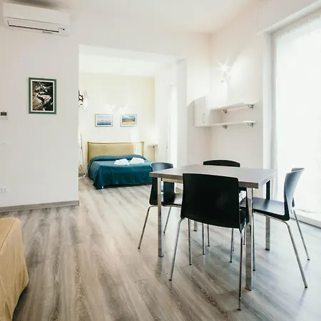 Al 13 - Lakeside Leisure & Business Apartment *