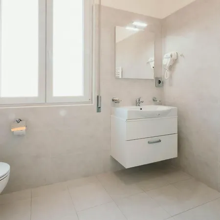 Al 13 - Lakeside Leisure & Business شقة *