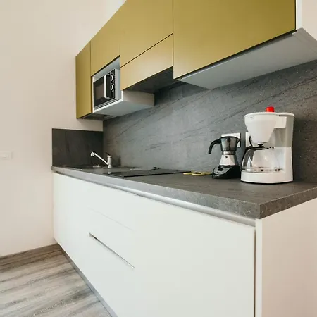 Al 13 - Lakeside Leisure & Business شقة