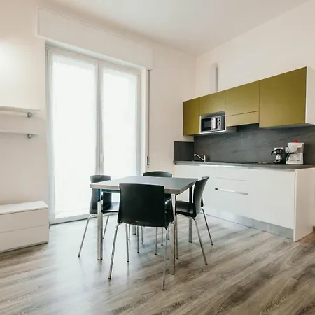 Al 13 - Lakeside Leisure & Business 斯特雷萨