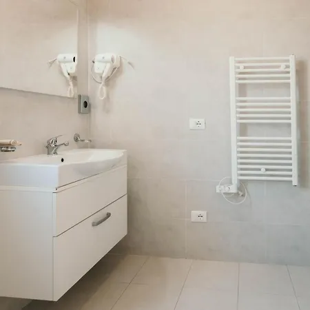 公寓 Al 13 - Lakeside Leisure & Business 斯特雷萨